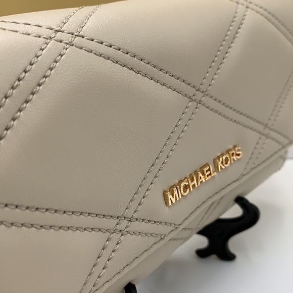 MICHAEL KORS JET SET TRAVEL LARGE TRIFOLD WALLET LIGHT SAND COLOR - Picture 4 of 16